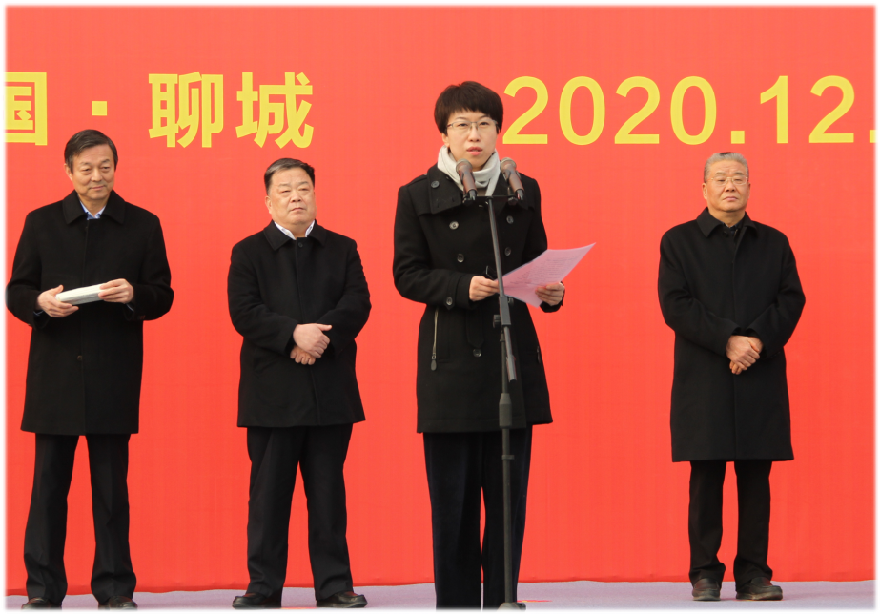 市委副書(shū)記、市長(zhǎng)李長(zhǎng)萍同志在啟動(dòng)儀式上講話(huà)并宣布：鄭濟(jì)高鐵配套基礎(chǔ)設(shè)施暨高鐵新區(qū)建設(shè)正式啟動(dòng)。